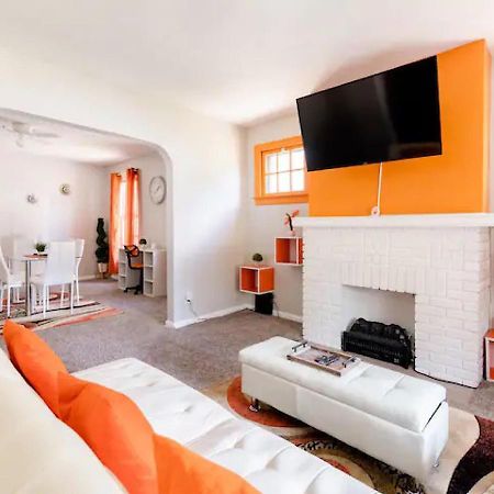 La Naranja Retreat - Cozy Duplex Near Downtown With Parking, 300 Mb Wifi & Self Check In Villa Cleveland Kültér fotó